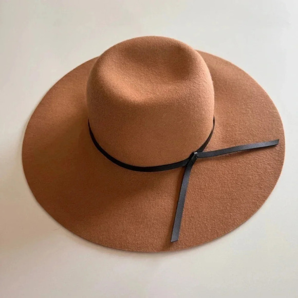 Felted Hat- Old Navy- Tan- Black trim- Fall- Oversized - Picture 1 of 12